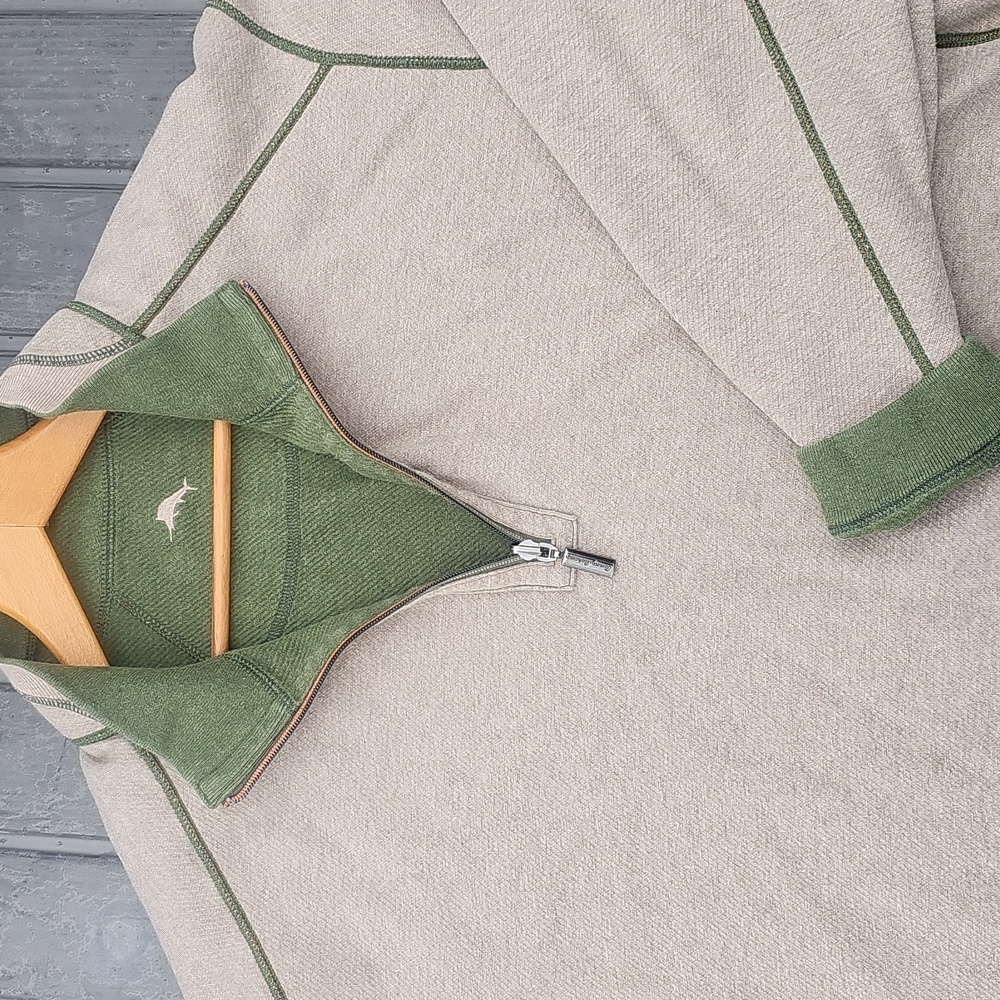 Tommy Bahama XL Men's Olive/Sand Reversible Quarter-Zip Sweatshirt/Sweater - Picture 2 of 12